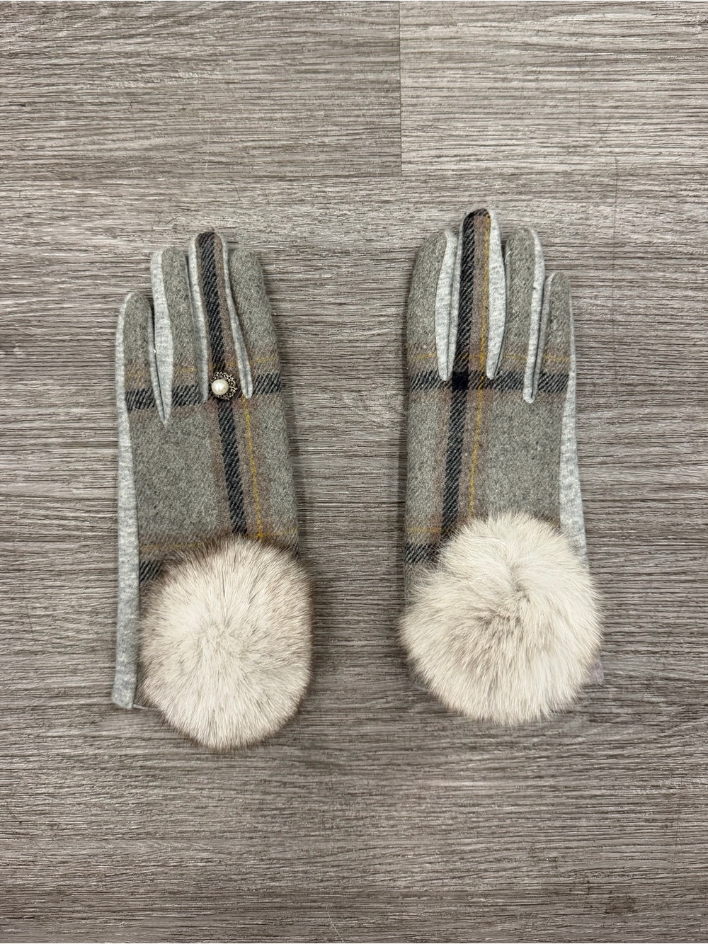 Plaid Gloves with Faux Fur Pom Pom - Grey